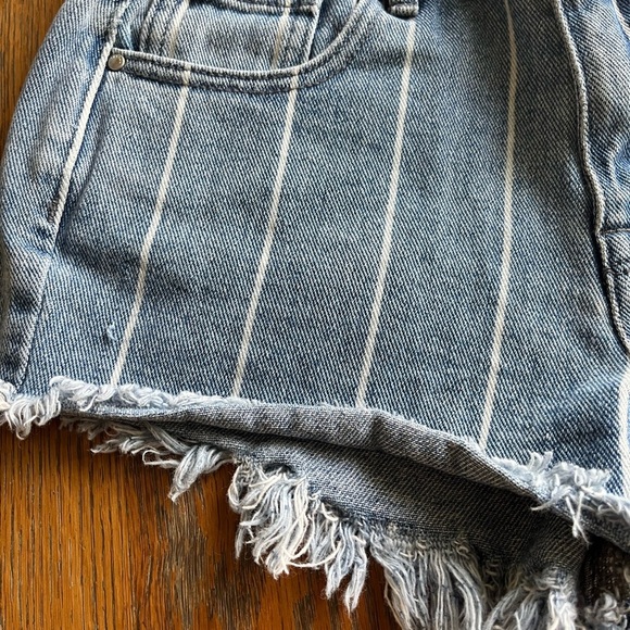 PacSun Blue Striped Jean Shorts Frayed Hemline High Rise Festival Shorts Size 24 - Picture 3 of 11